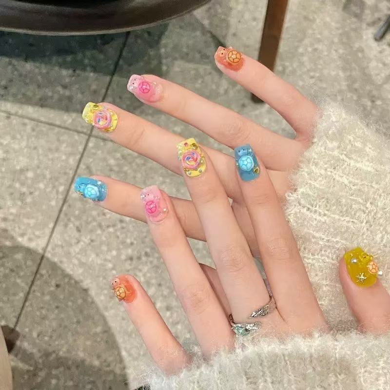 Art Craft Decoration - 100個のミニカラフルタートルレジンチャーム、フラットバックカボション、かわいいDIYスマホケースサイドデコレーション、ネイルアート、手作りクラフトアクセサリー