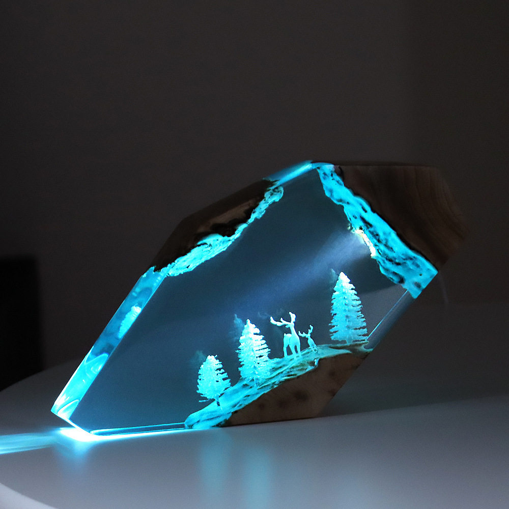 Art Craft Decoration - 森の妖精鹿デスクトップアート、パーソナライズされた発光オーナメント、沈没船タコ、聖なる木製樹脂製ホームデコレーションクラフトアイテム