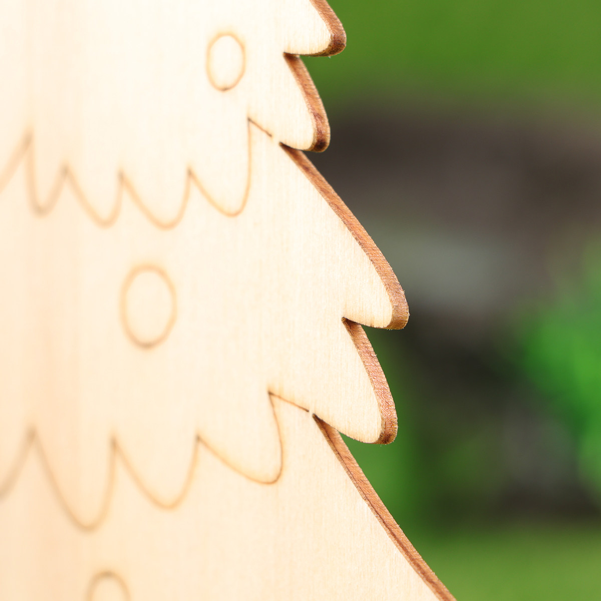 2個入り木製クリスマスオーナメントセット、滑らかな天然木の表 - Art And Craft Xmas Tree のレビューと価格
